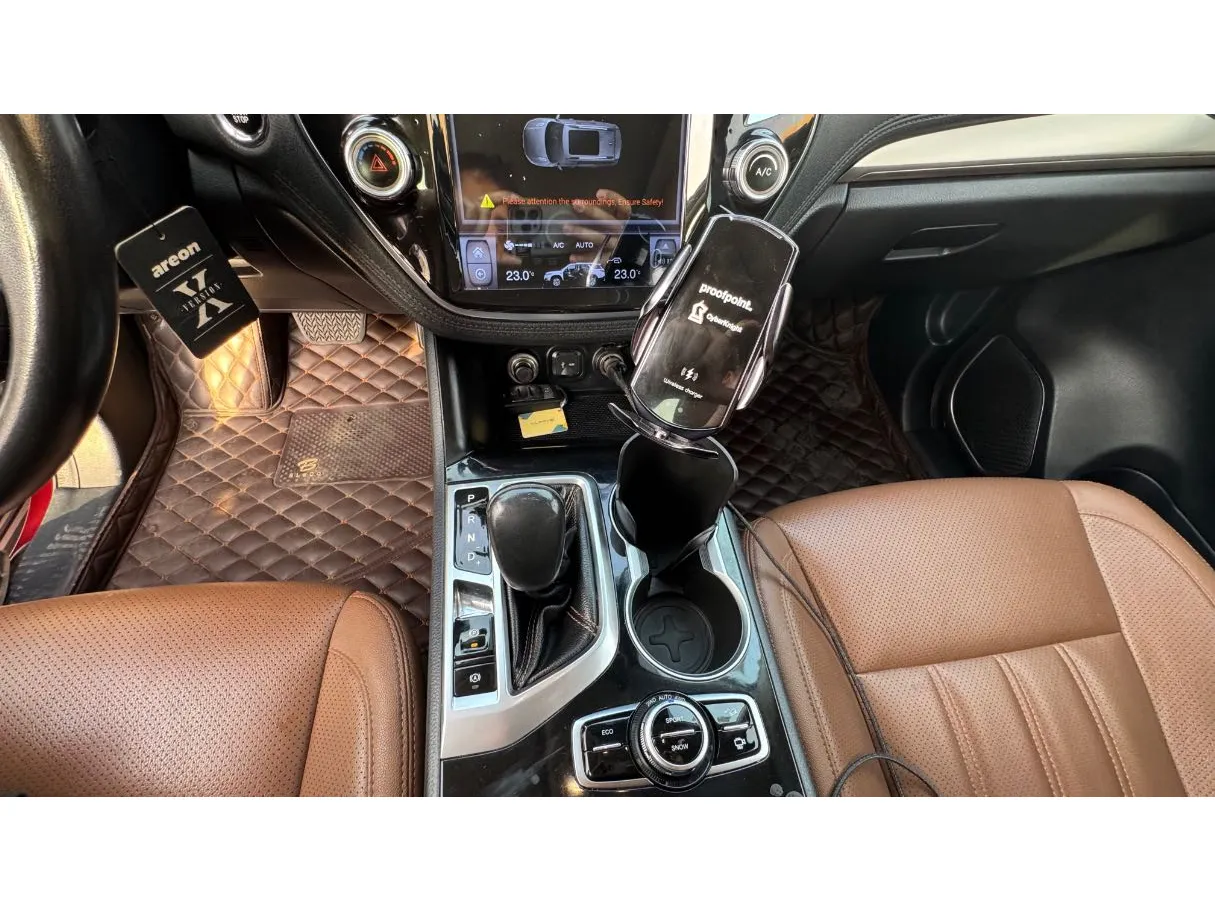 Car image 16