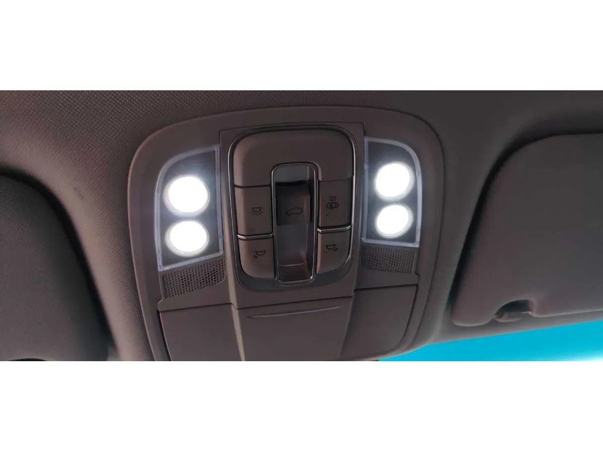 Car image 28