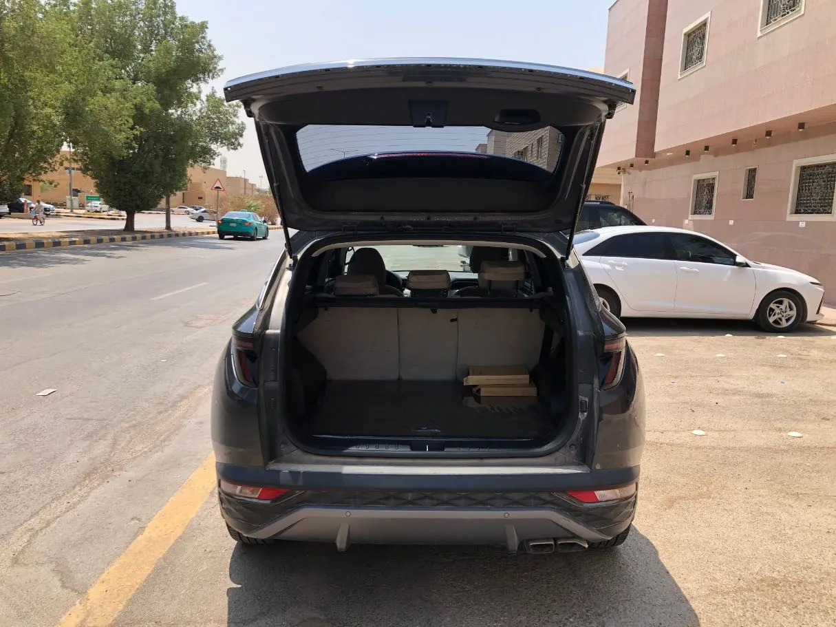 Car image 20