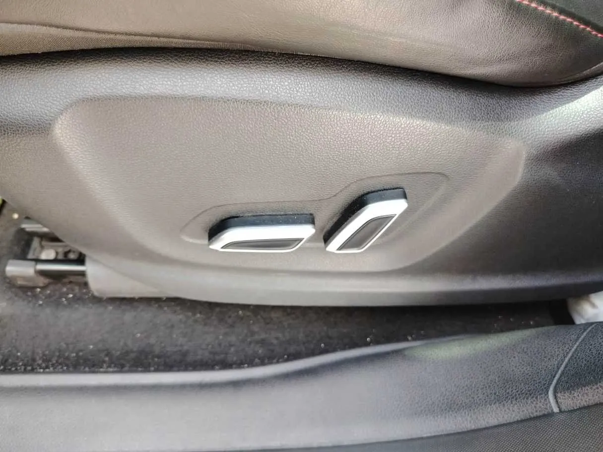 Car image 36