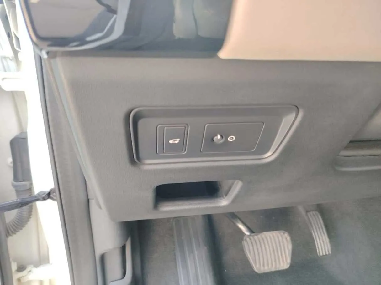 Car image 45