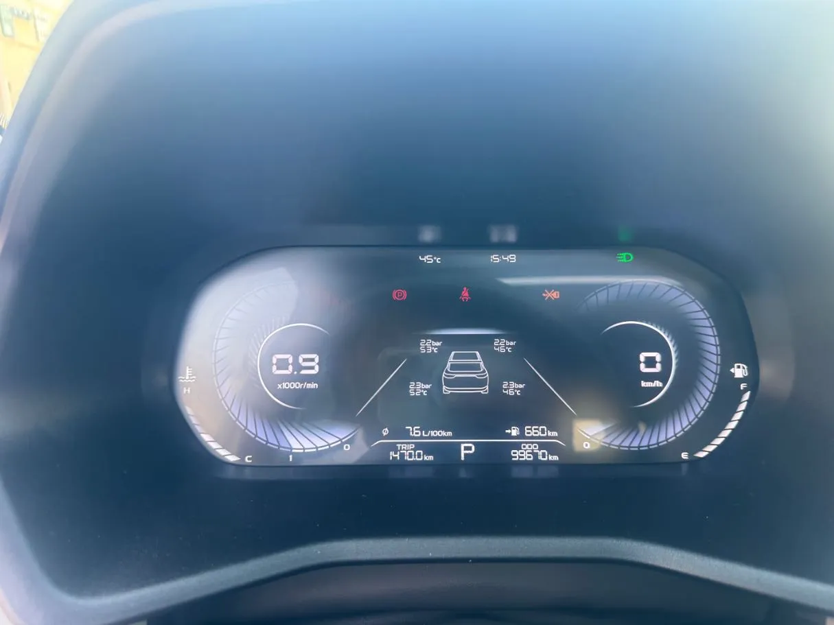 Car image 18
