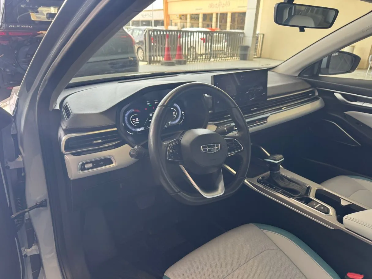 Car image 13