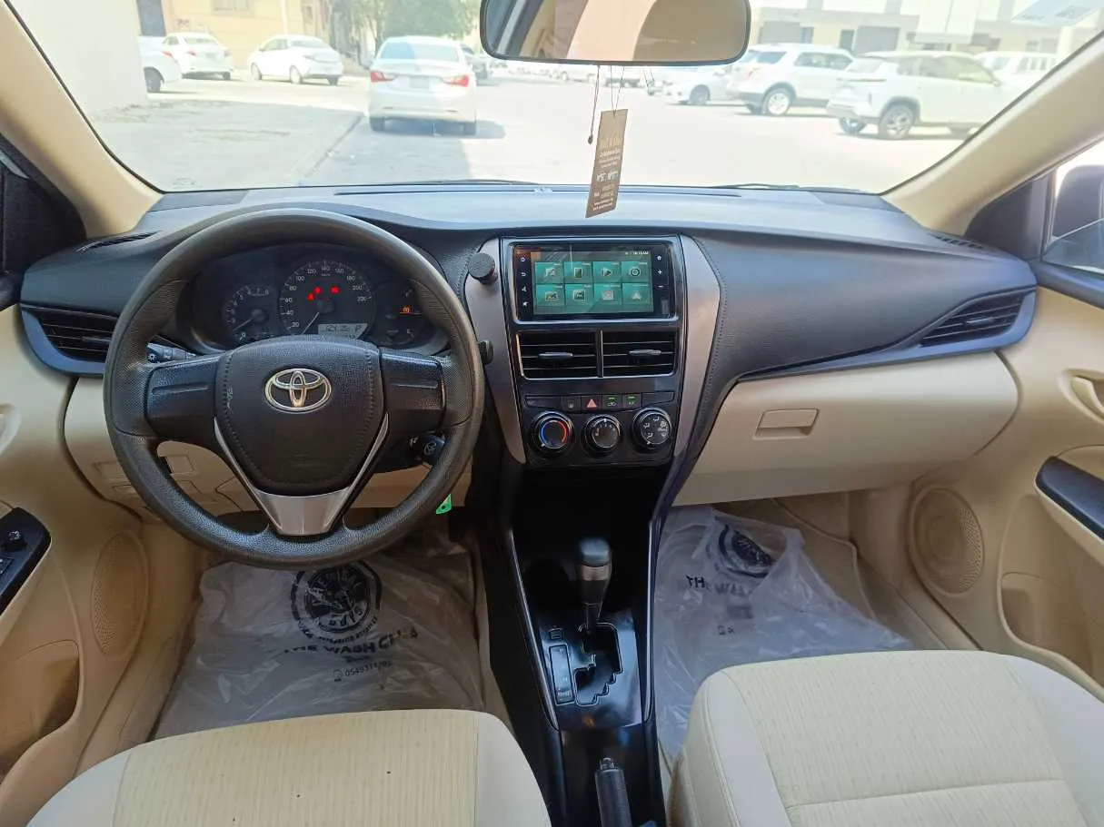 Car image 18