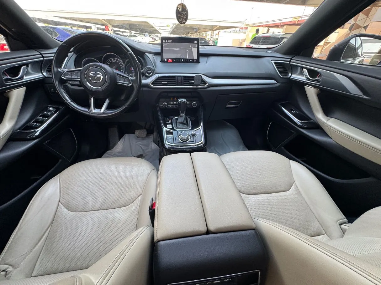 Car image 15