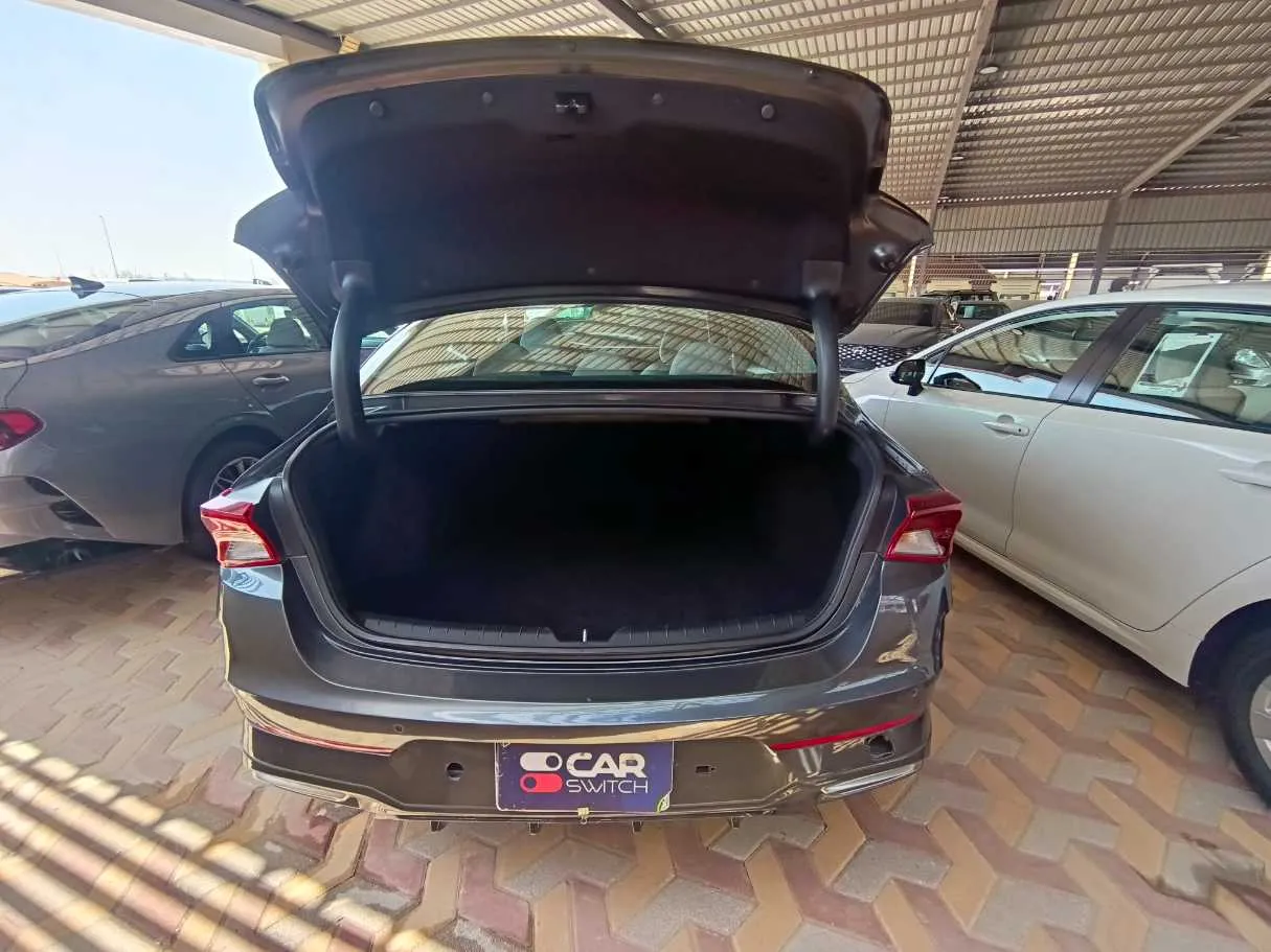Car image 21