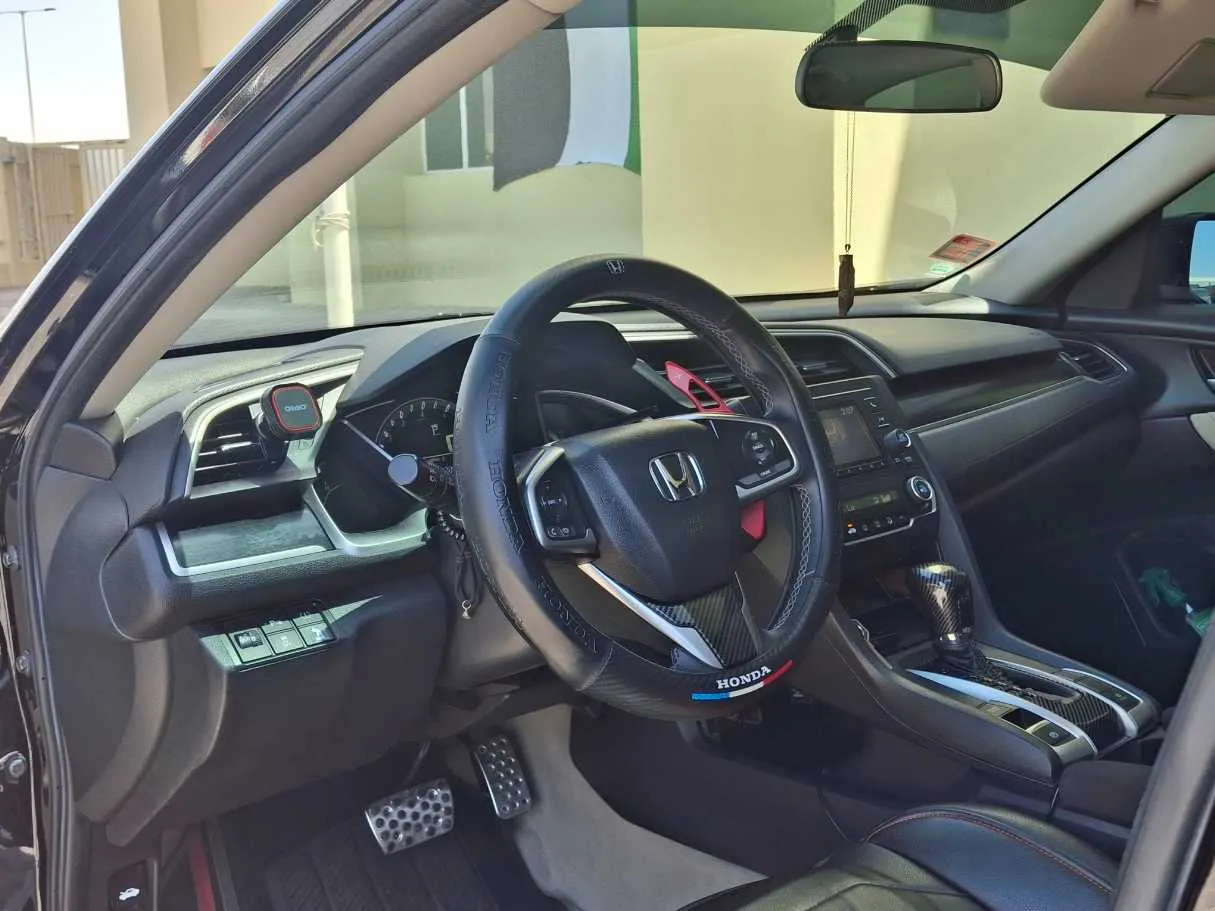 Car image 11