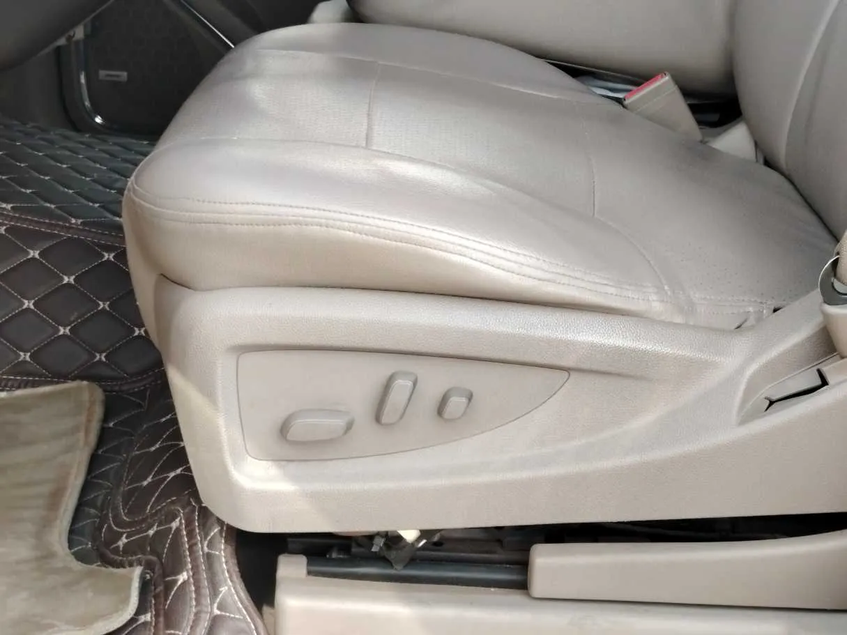 Car image 28