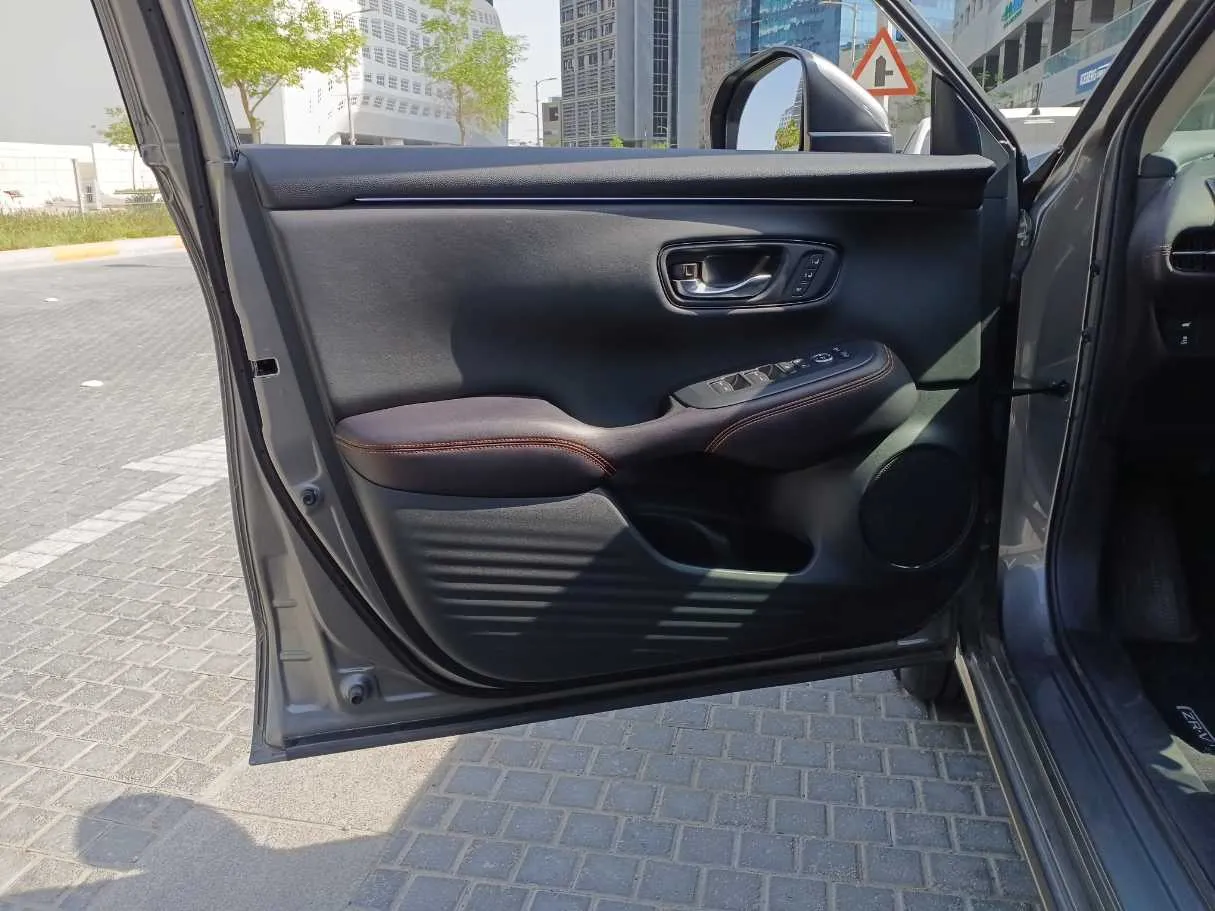 Car image 10