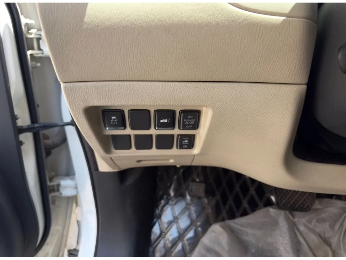 Car image 26