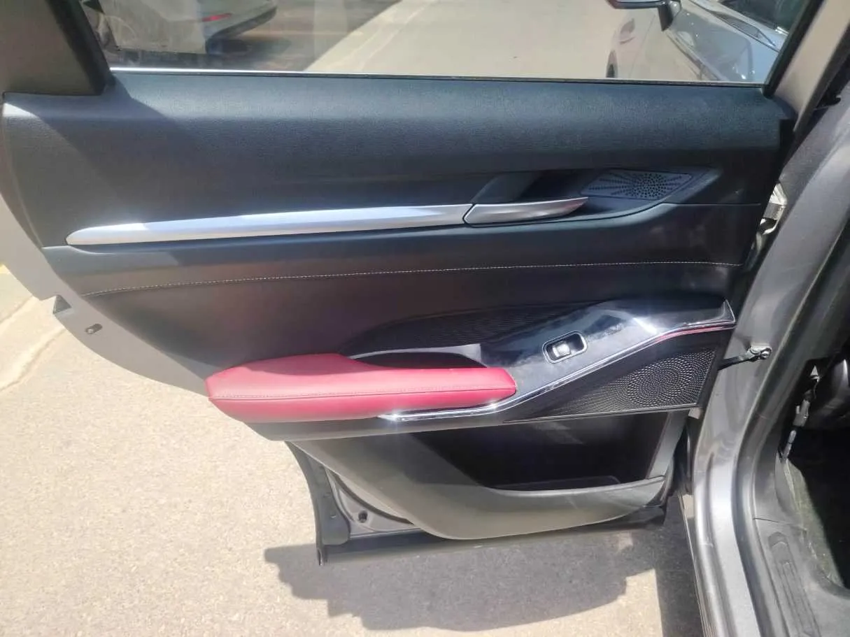 Car image 15