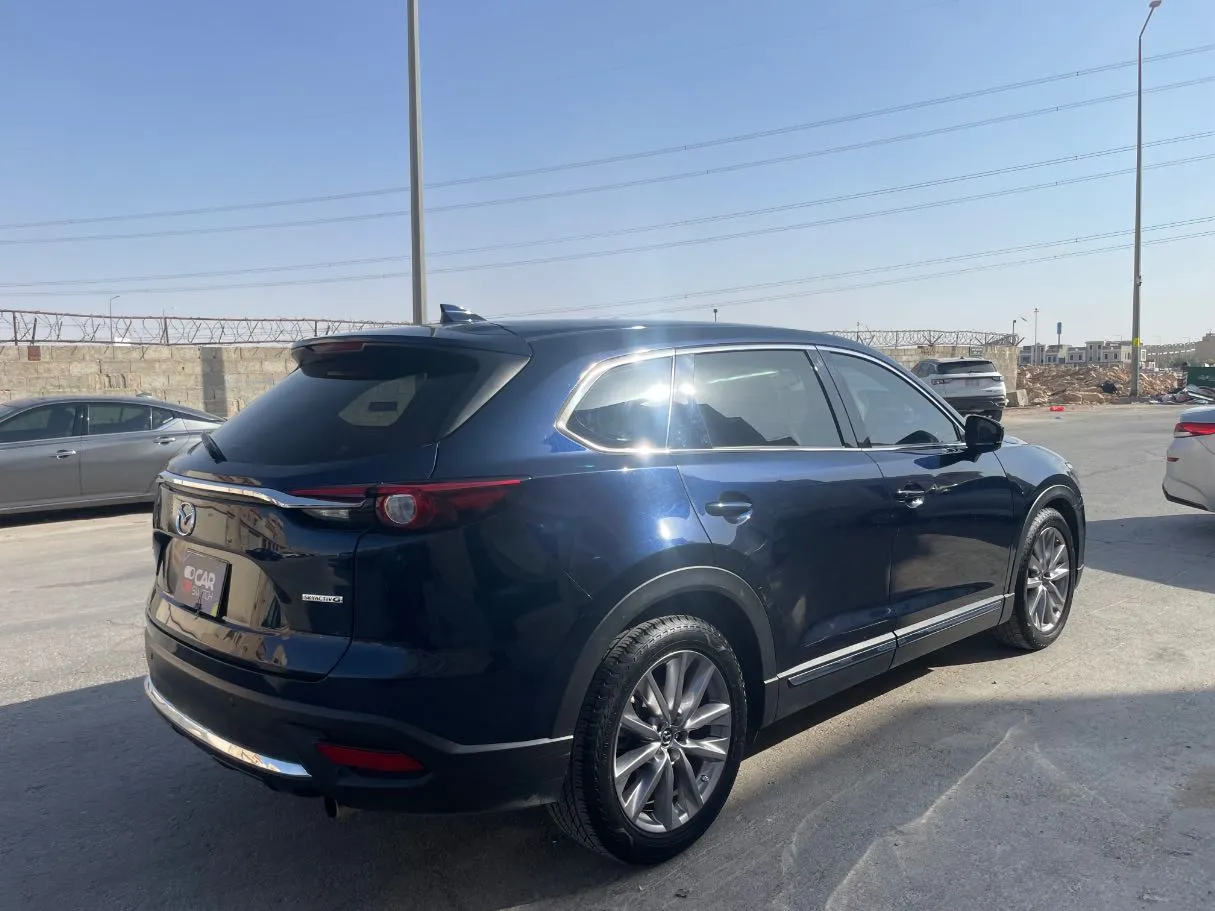 Car image 5