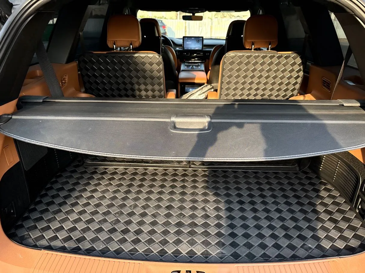 Car image 25