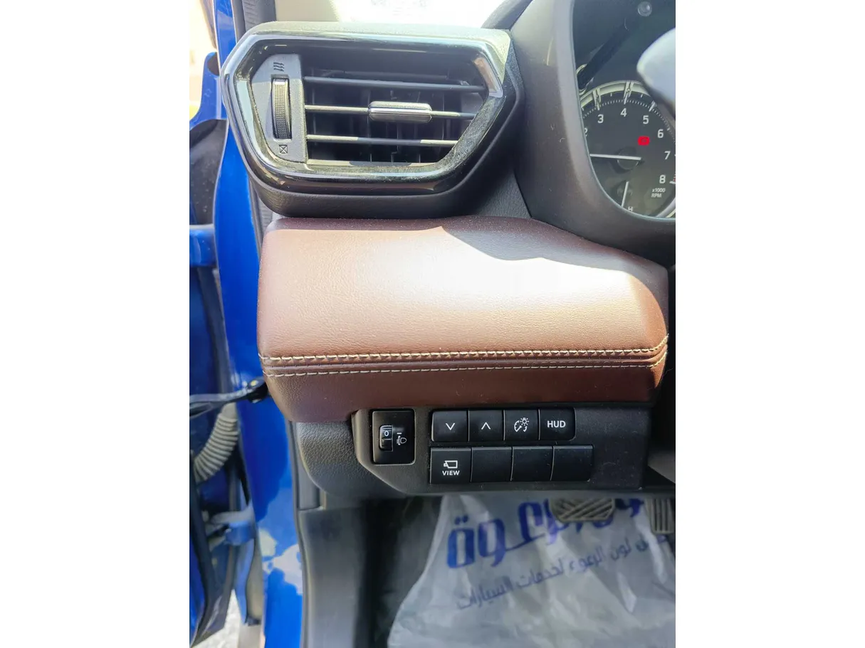 Car image 26