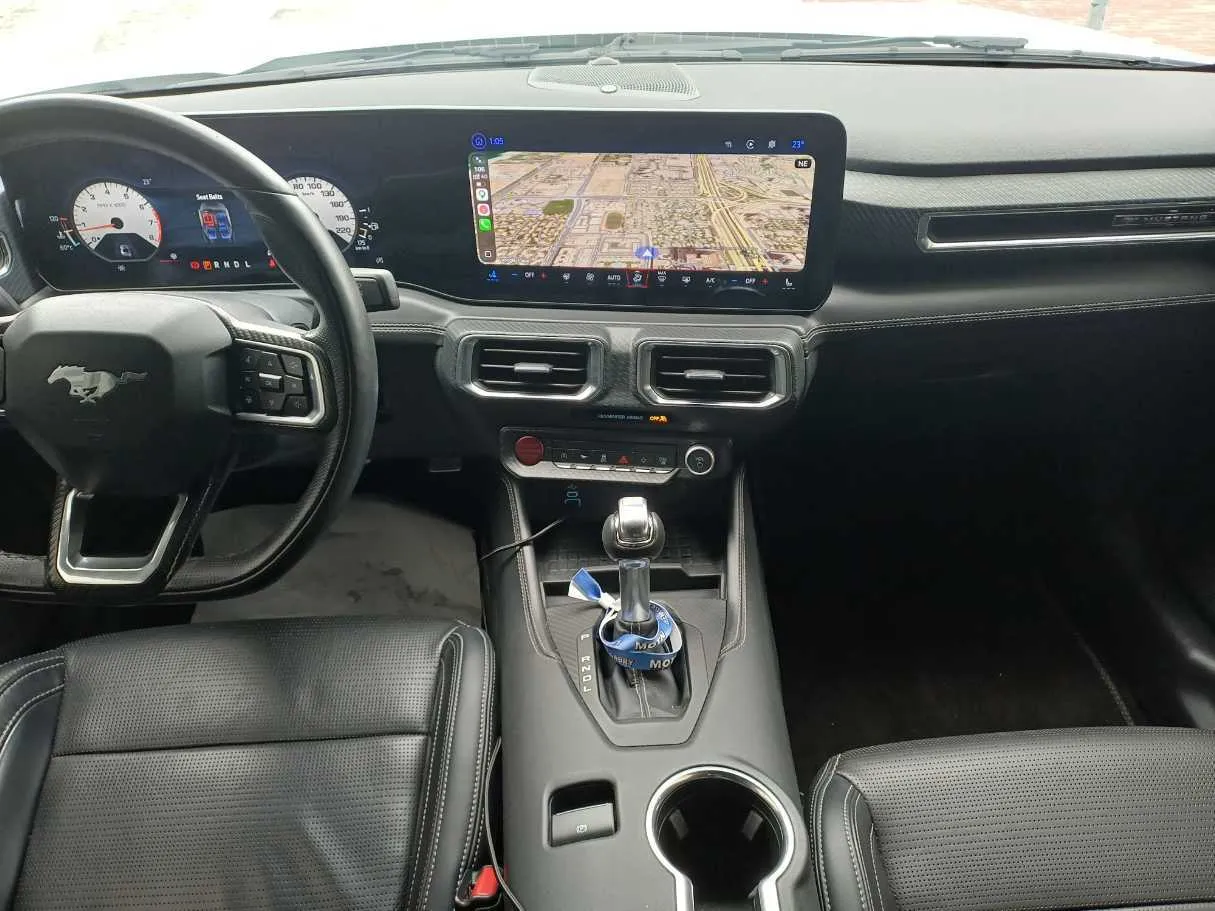 Car image 17