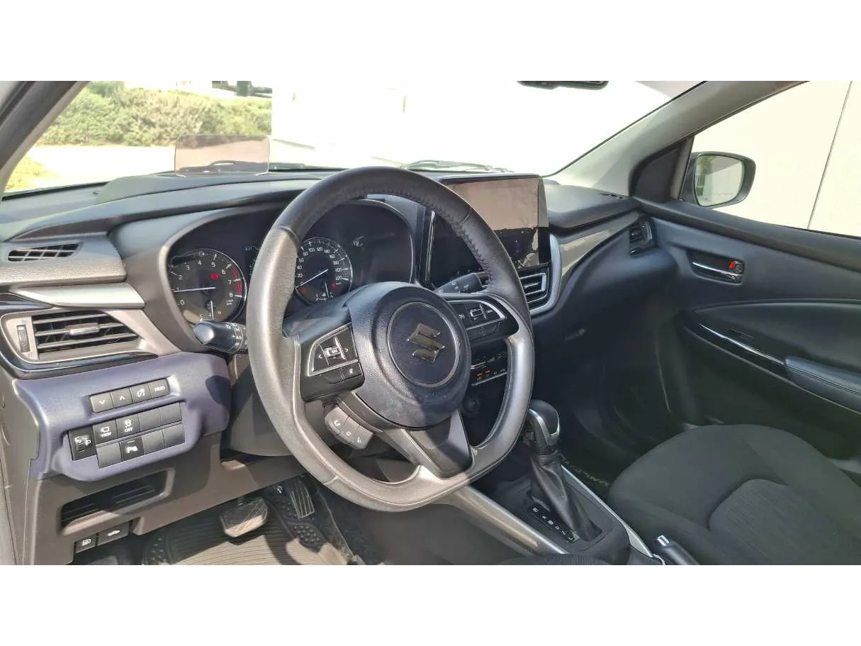 Car image 11