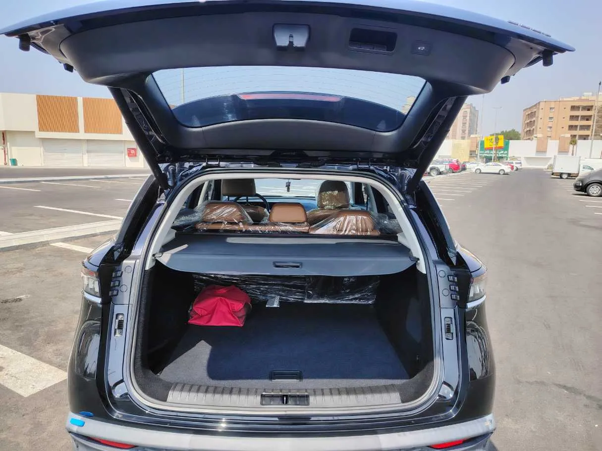 Car image 24