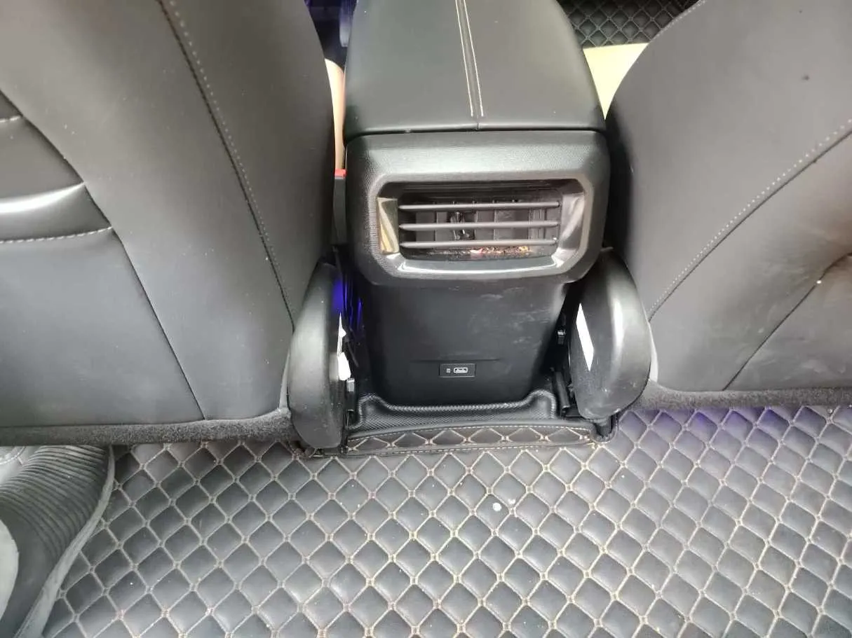 Car image 29