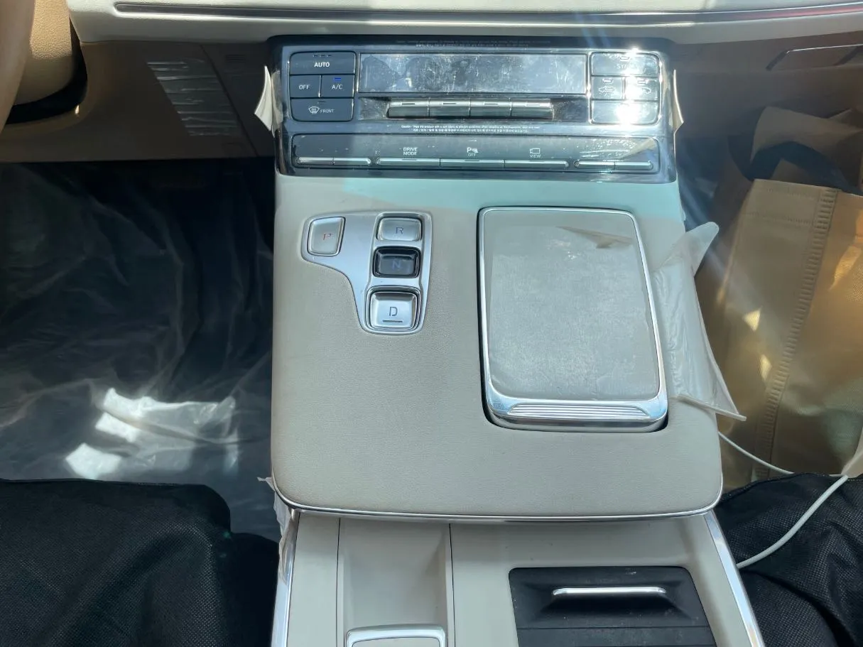 Car image 19