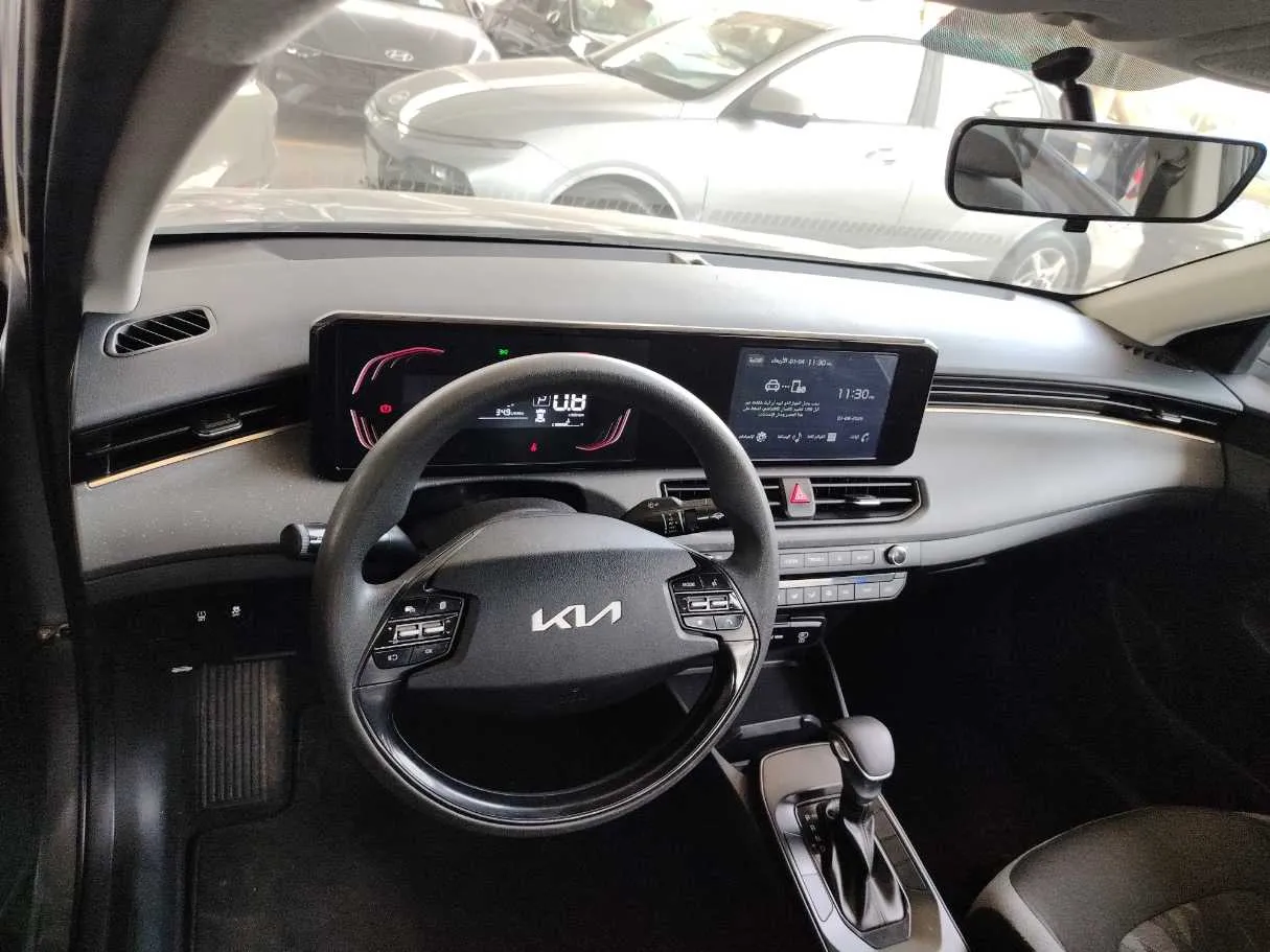 Car image 14