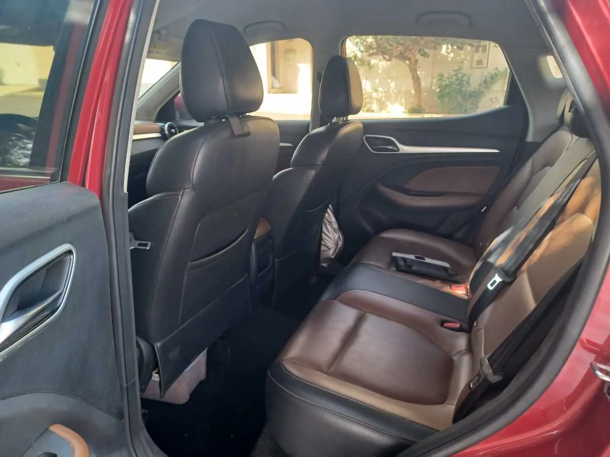 Car image 14