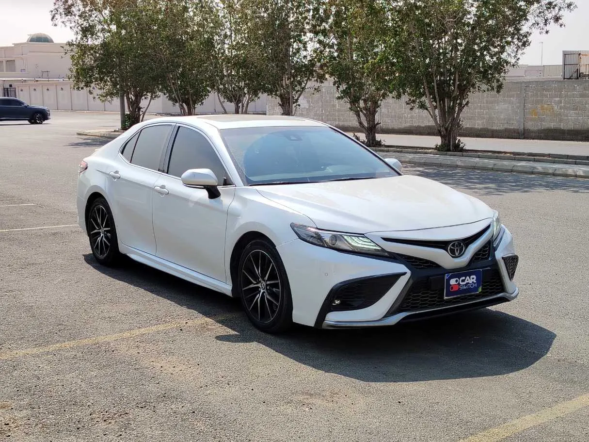 Car image 3