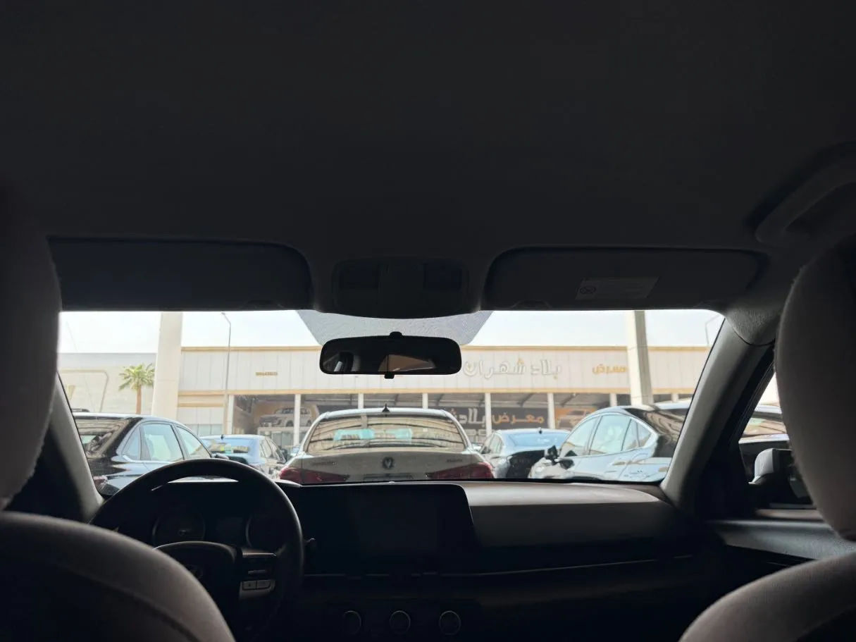 Car image 12