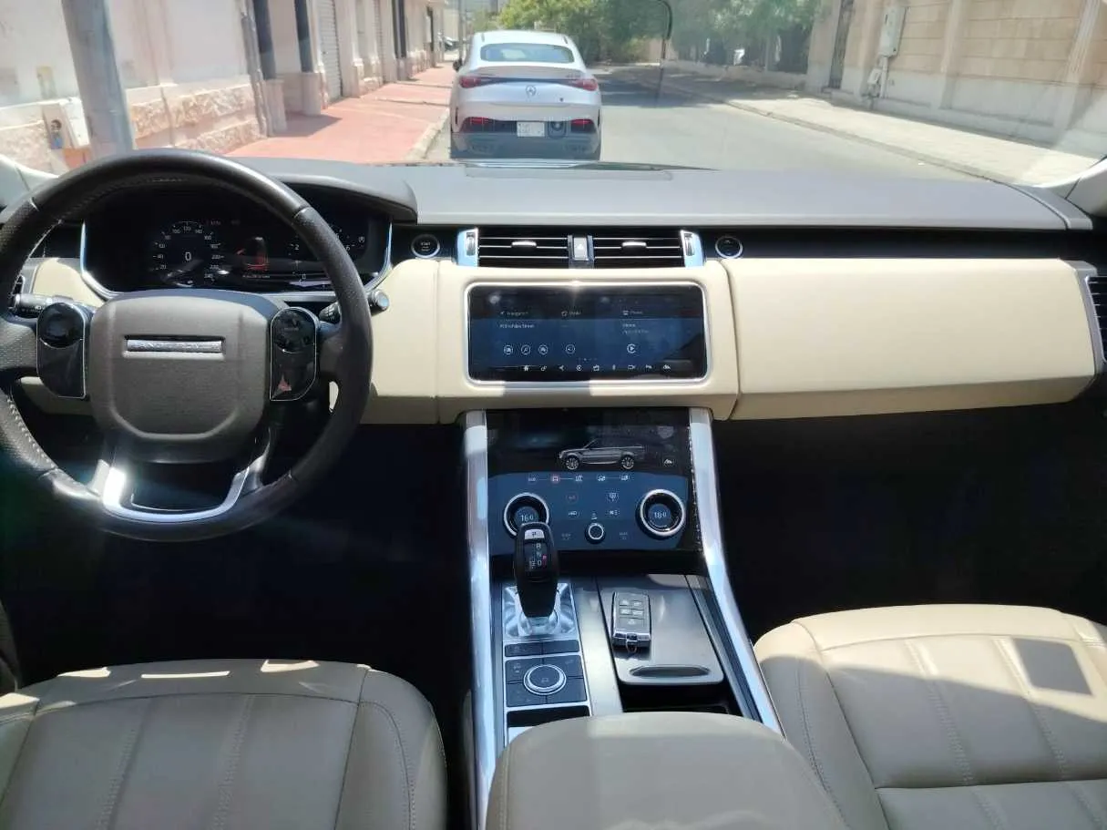 Car image 24