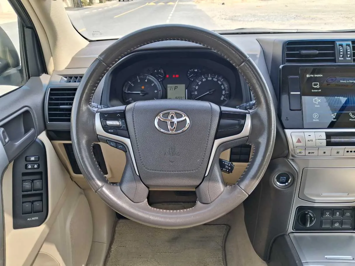 Car image 17