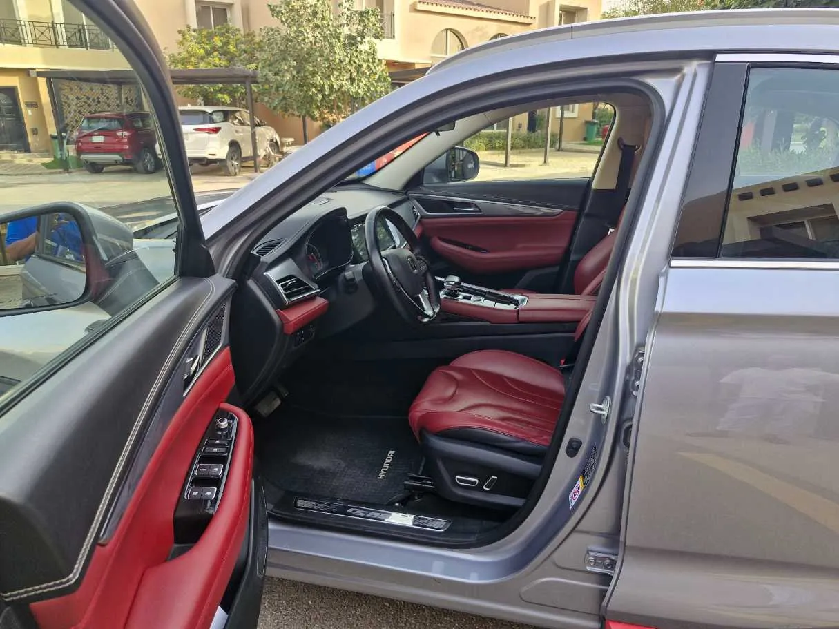 Car image 12