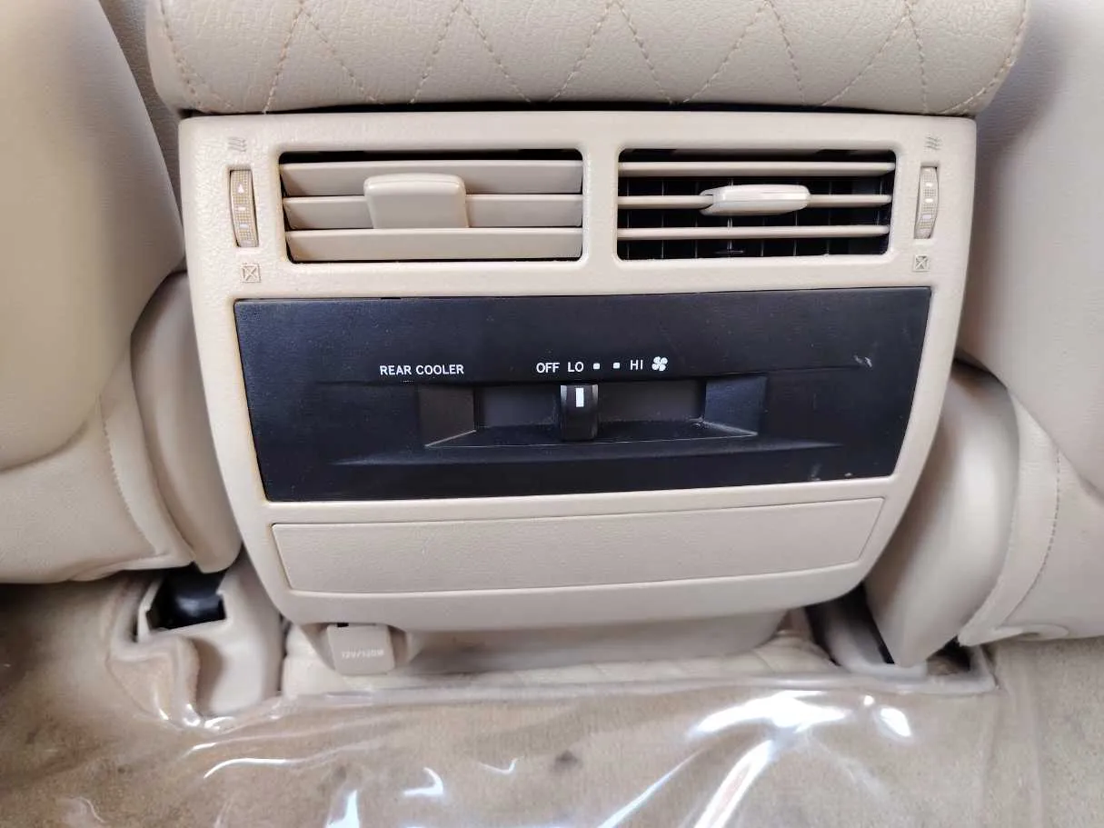 Car image 30