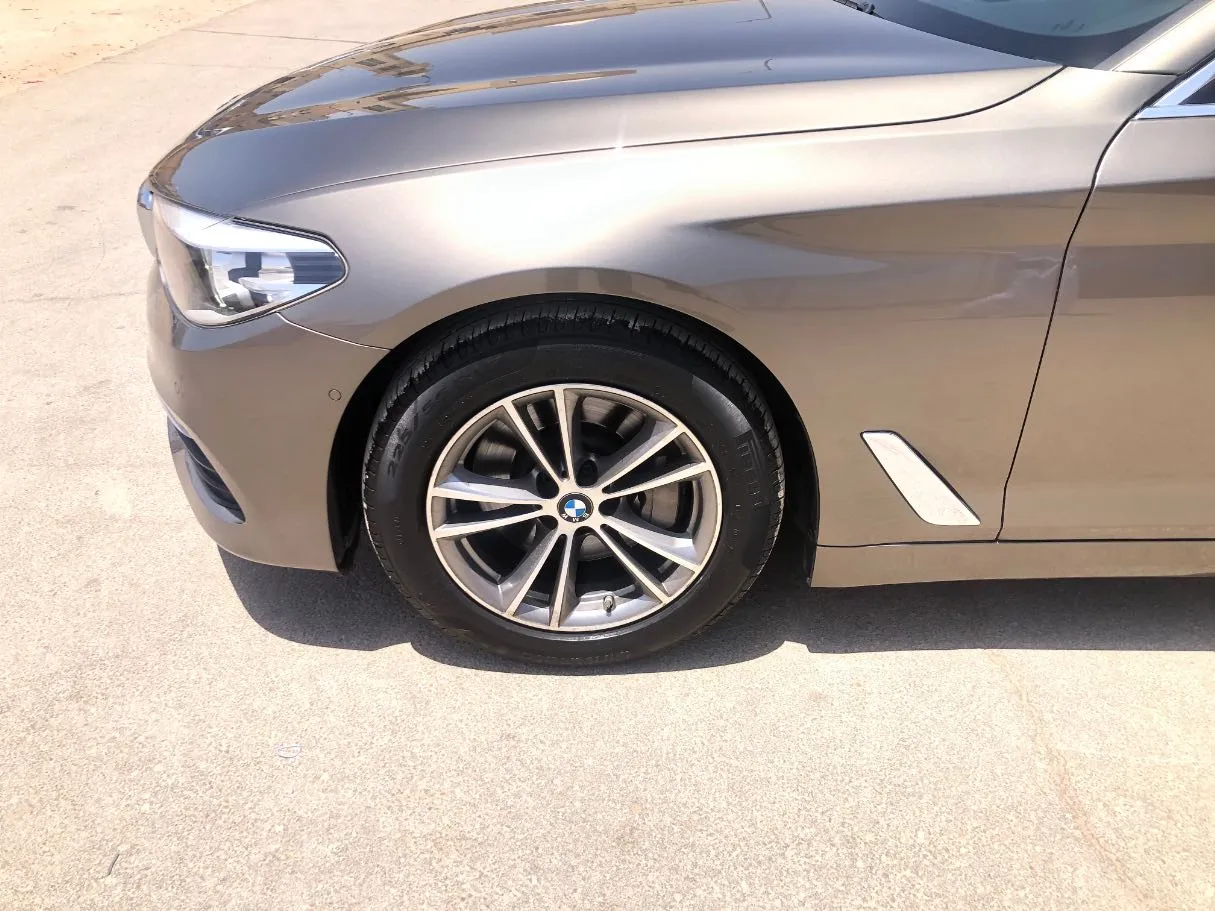 Car image 9