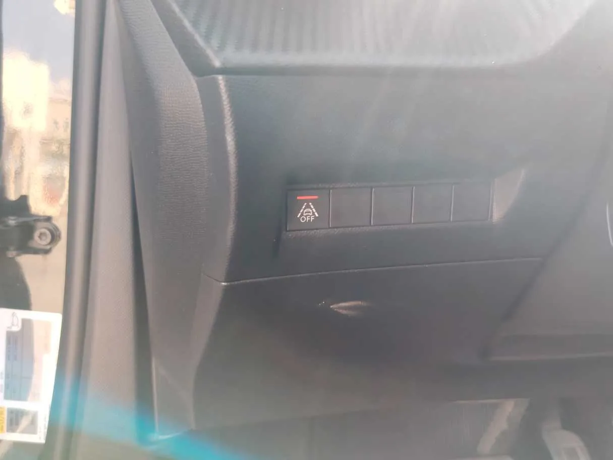Car image 26