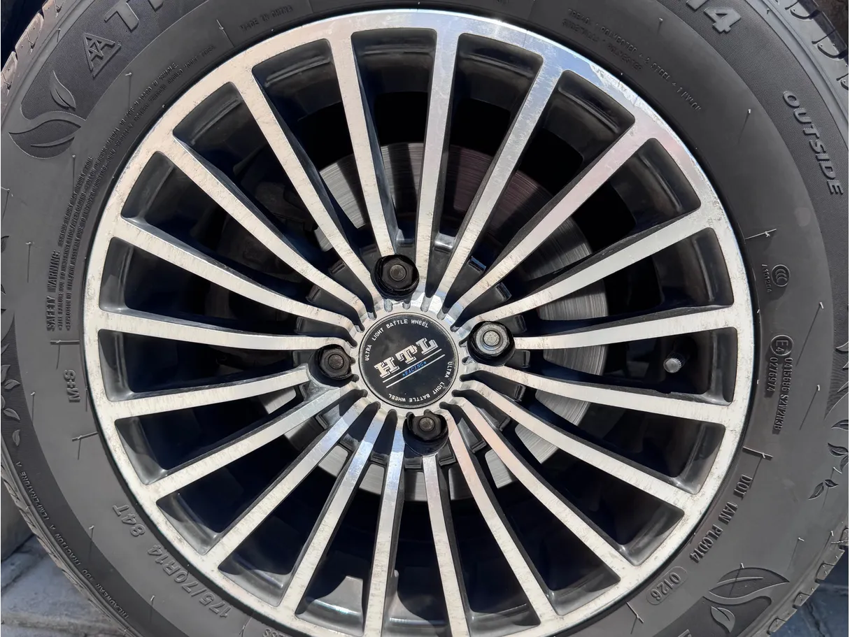 Car image 11