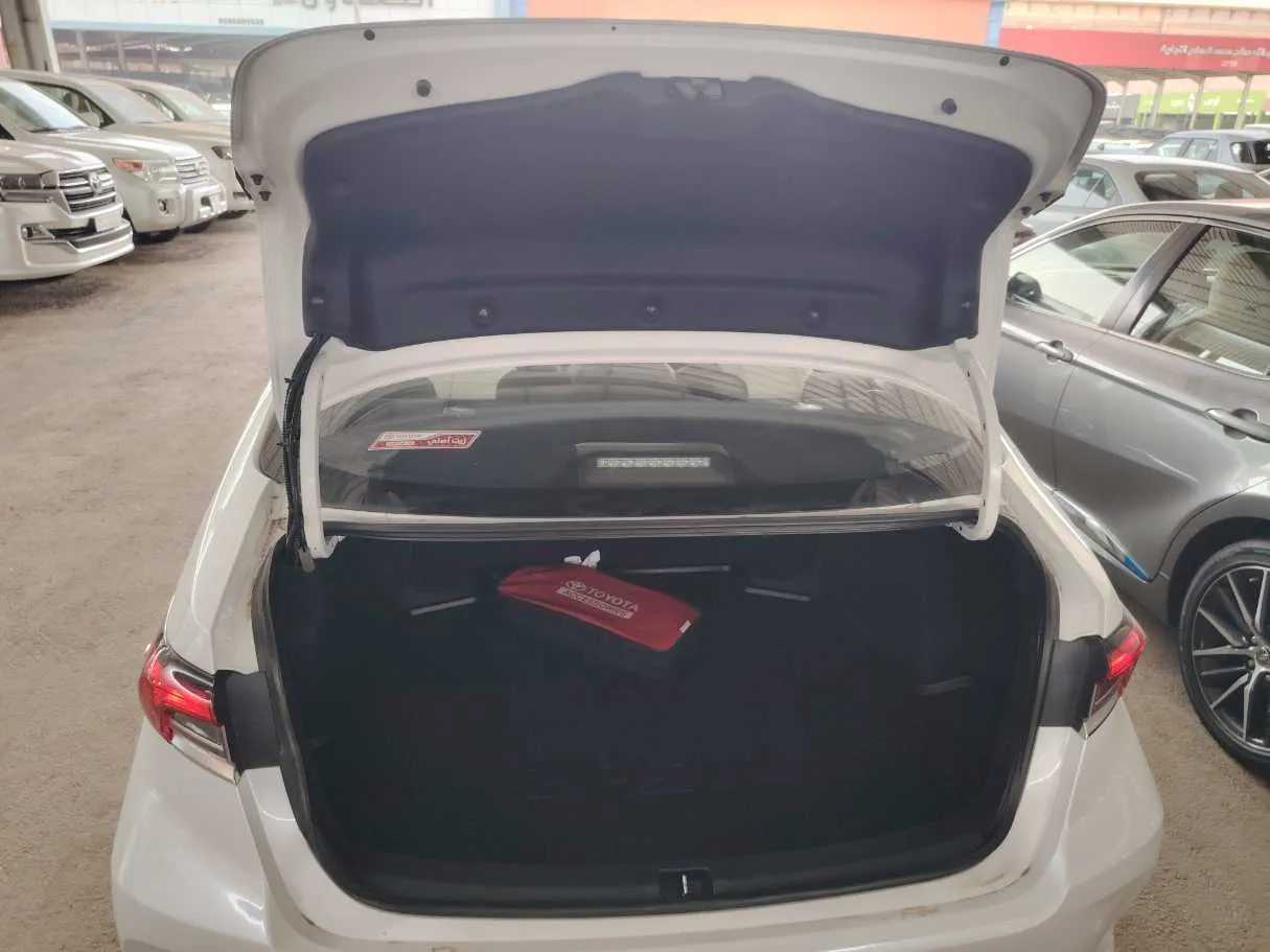 Car image 28