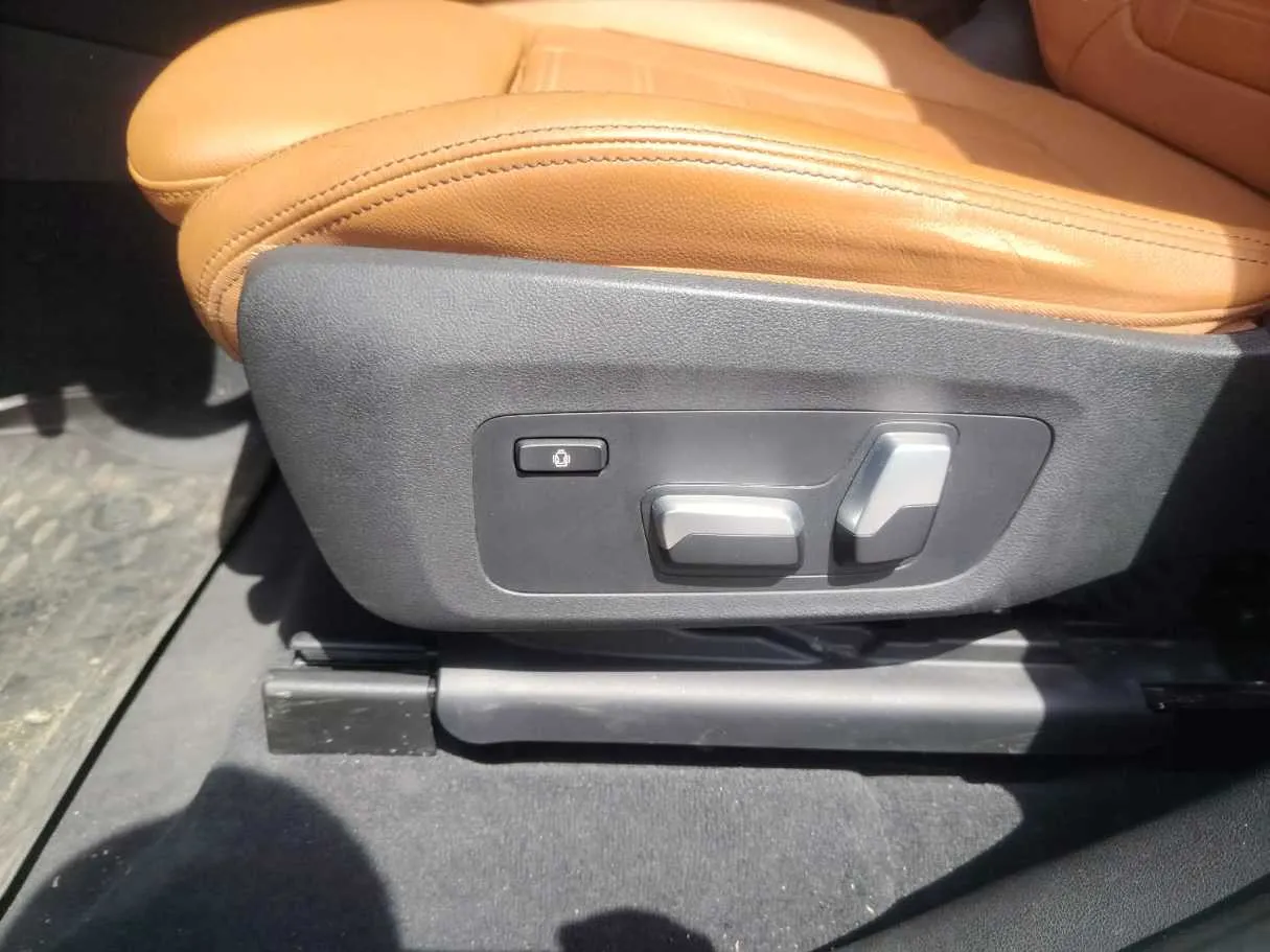 Car image 36
