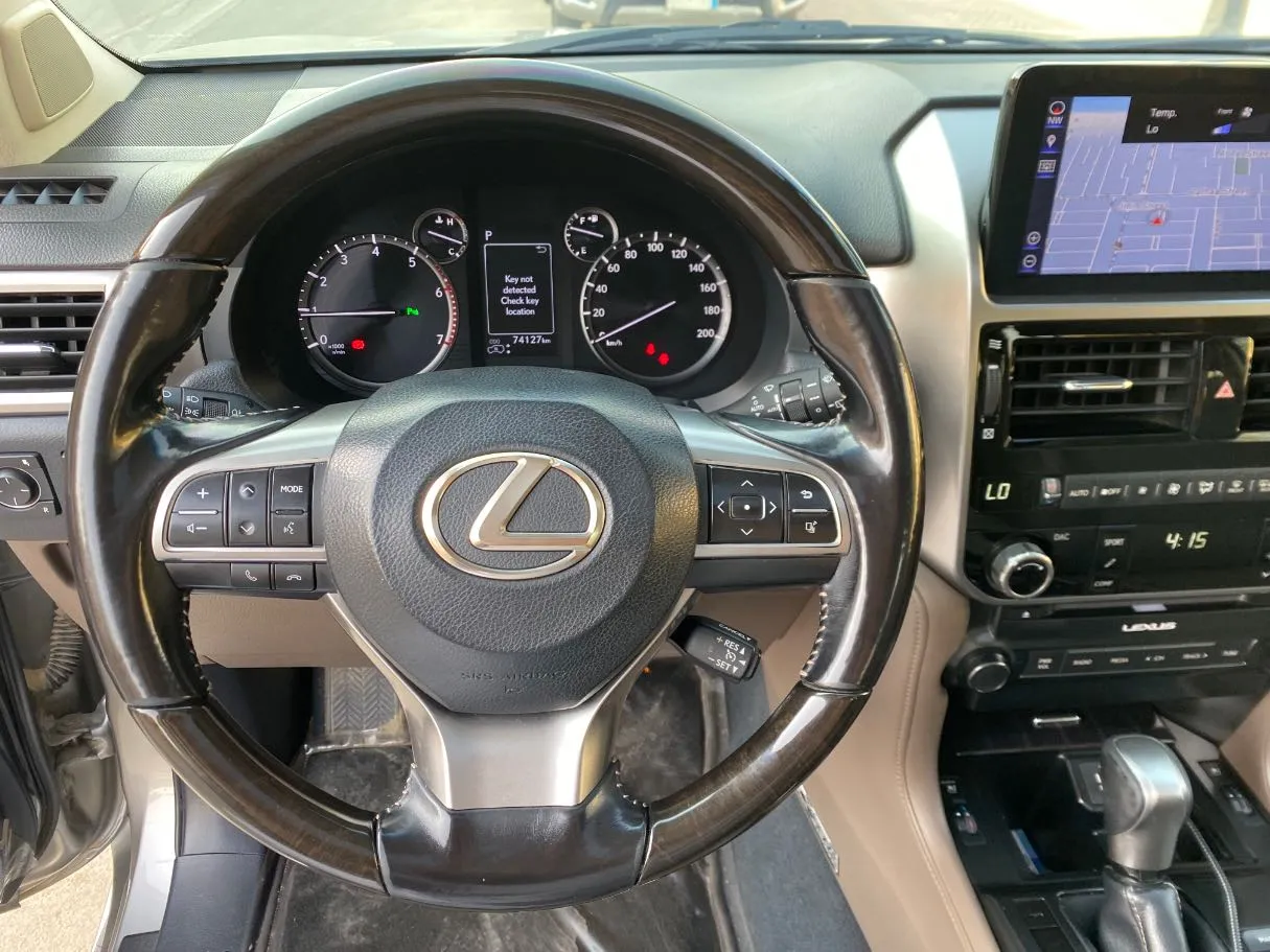 Car image 18