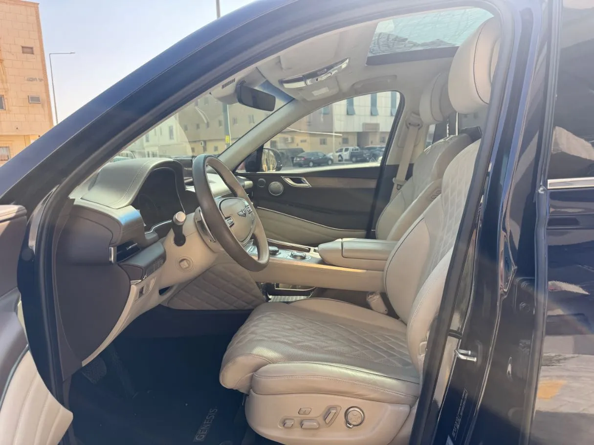 Car image 11