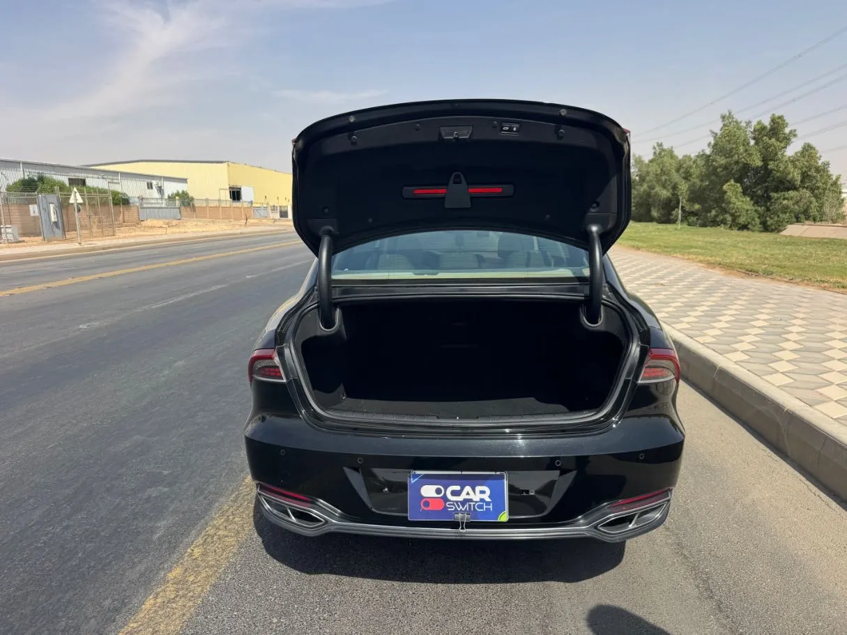 Car image 19