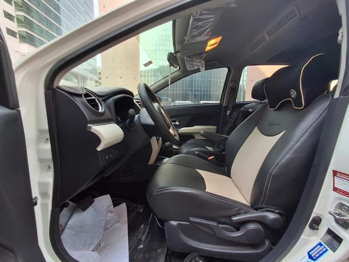 Car image 12