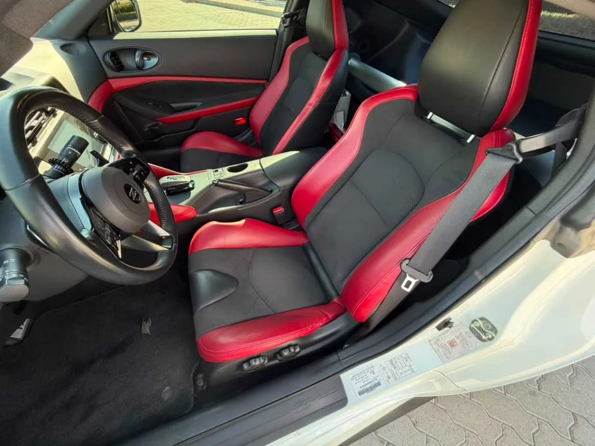 Car image 15