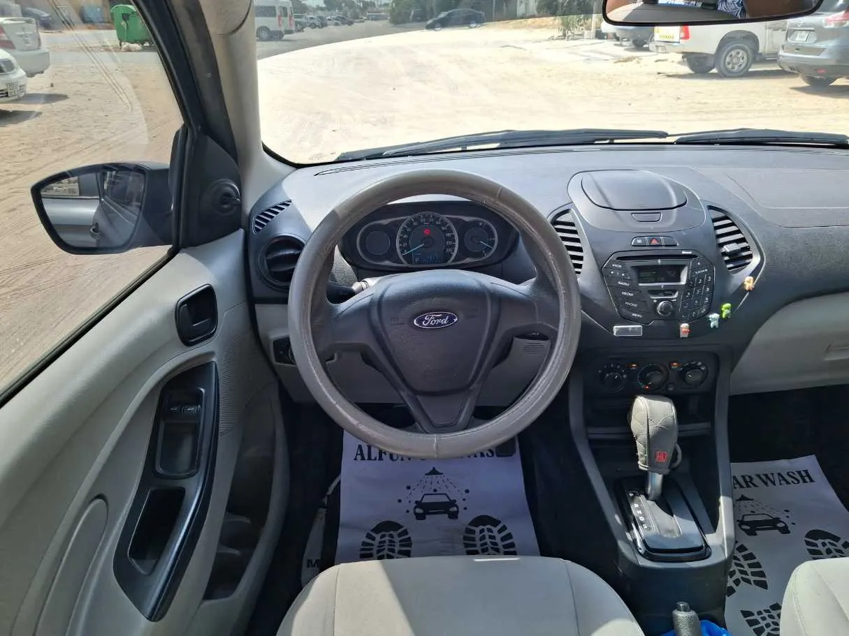 Car image 18