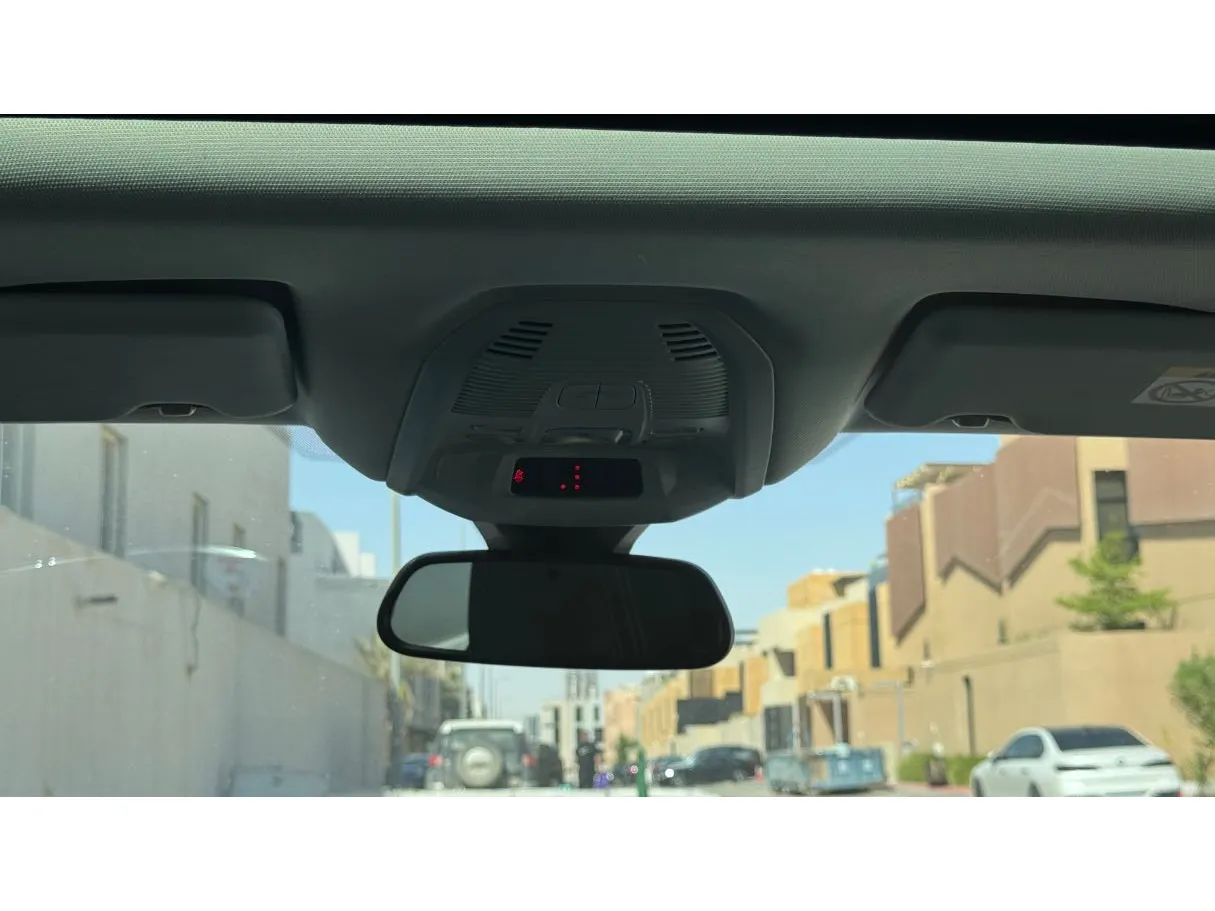 Car image 24