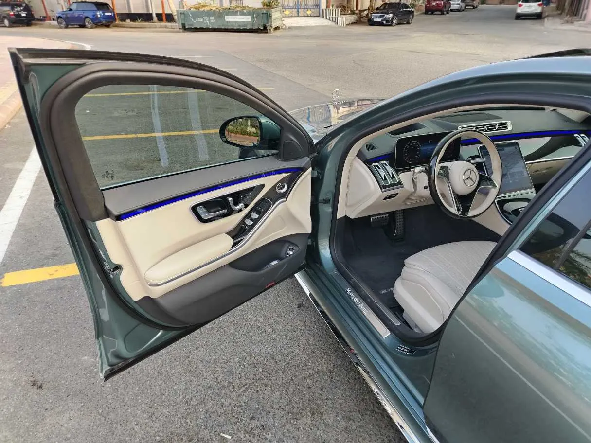 Car image 11