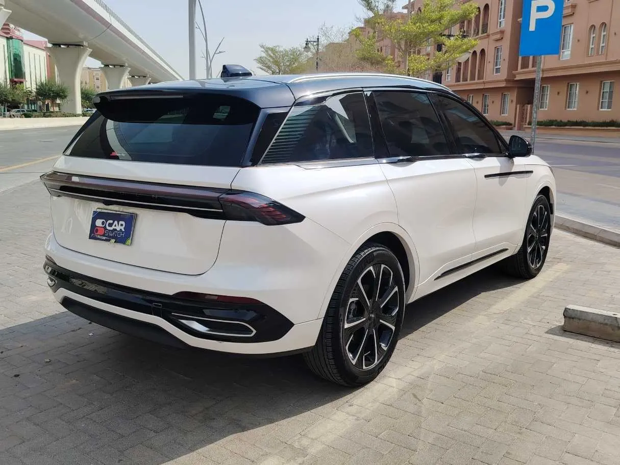 Car image 5