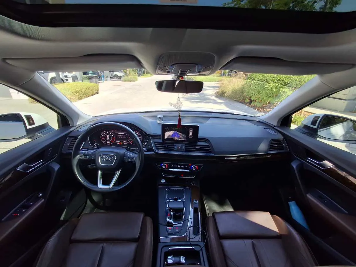 Car image 17