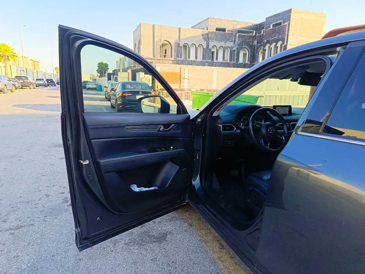 Car image 12