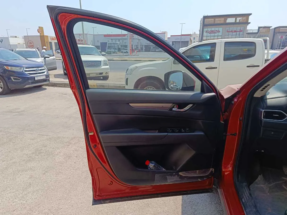 Car image 11