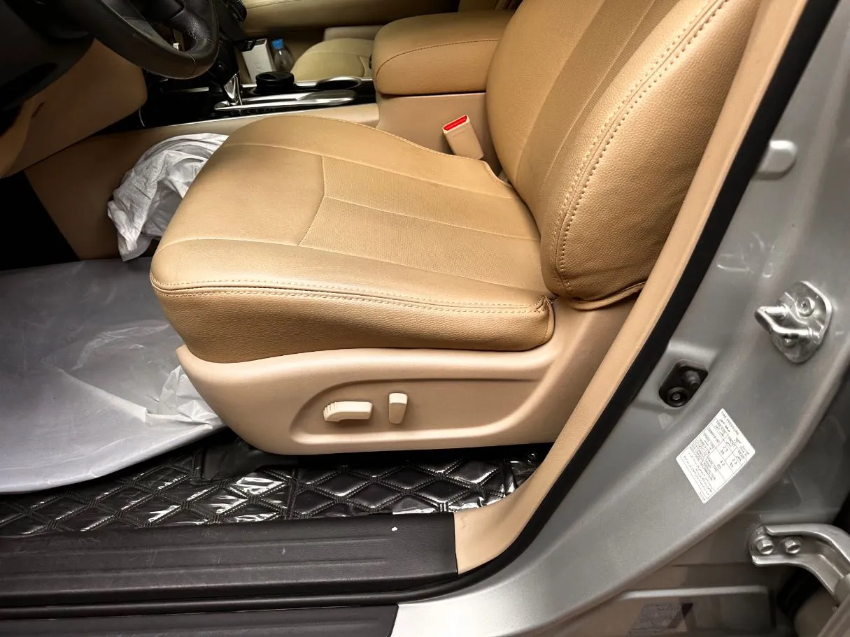 Car image 24