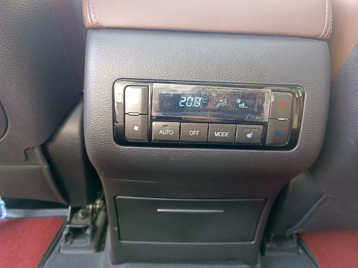 Car image 38